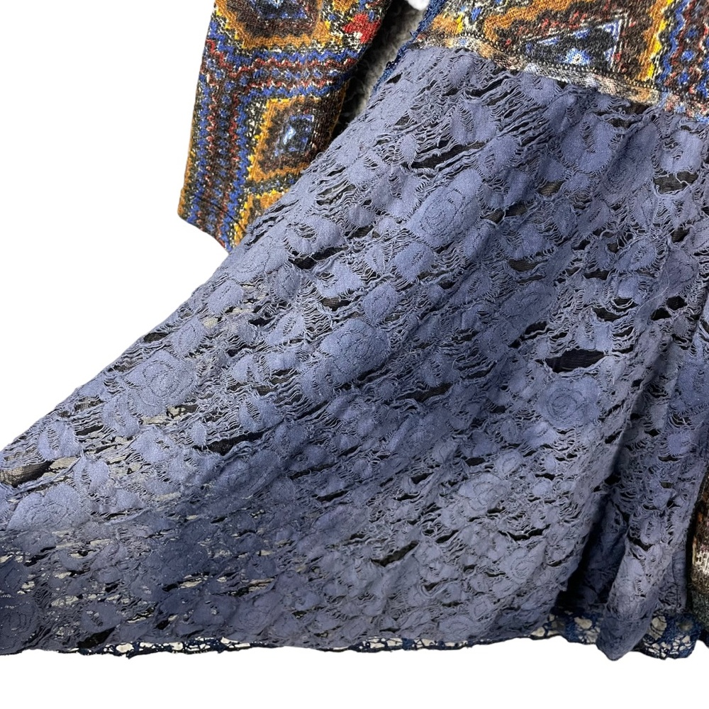 The Pyramid Collection Textured Top Multi Fabric Flowy L/S Patchwork - Picture 4 of 9